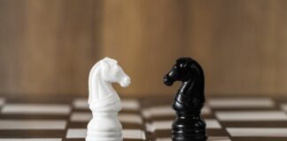 Czym różni się zarządzanie strategiczne od zarządzania operacyjnego? Czym różni się zarządzanie strategiczne od zarządzania operacyjnego?